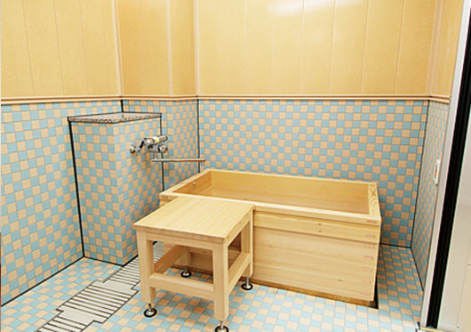 ひのき風呂(浴室)